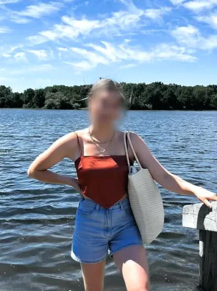 Carla, 24