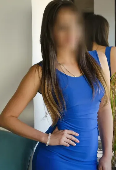 Claudia, 35