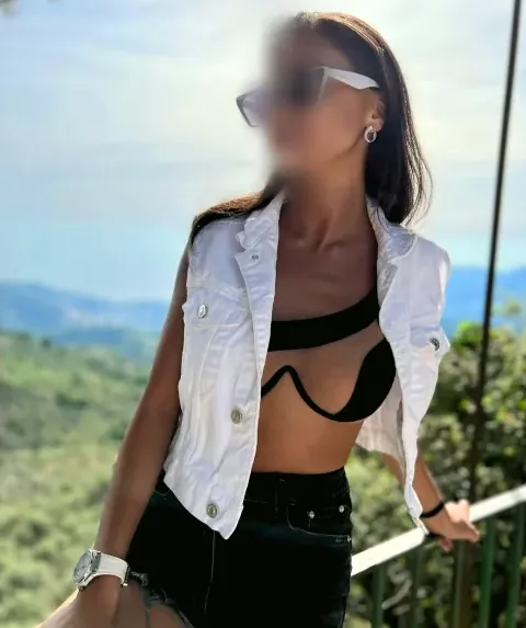 Emily, 35