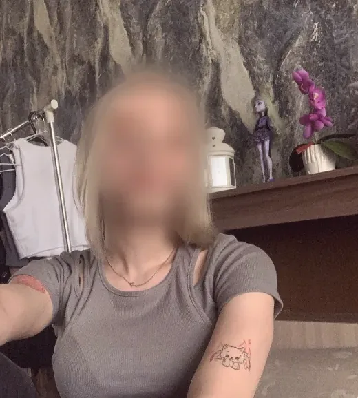 Isabell, 19
