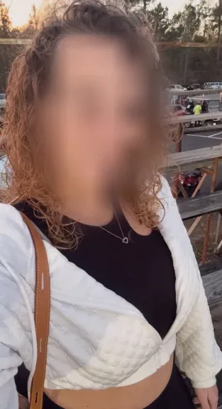 Larissa, 30