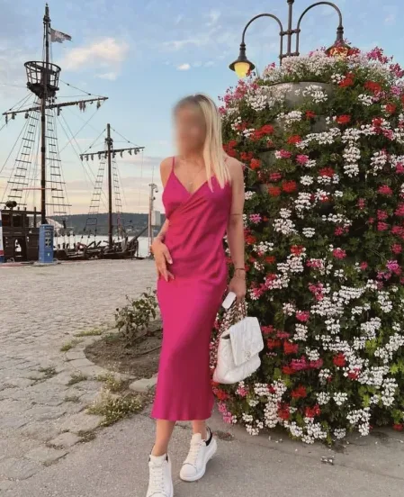 Selina, 29