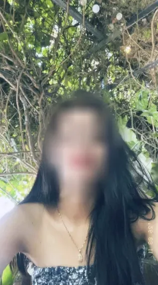 Zeynep, 24